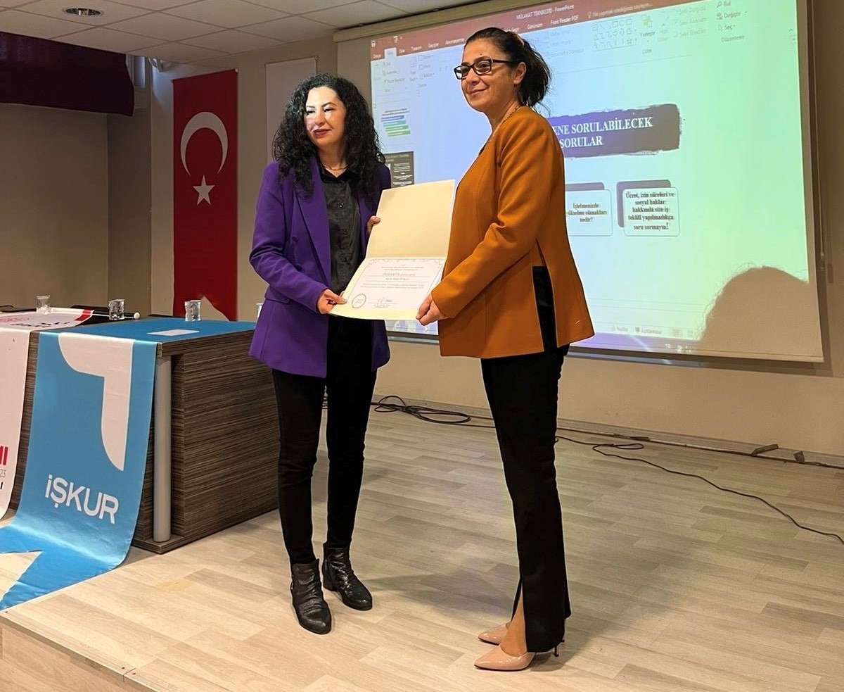 &Uuml;niversitelilere &ouml;zge&ccedil;miş ve m&uuml;lakat teknikleri eğitimi
