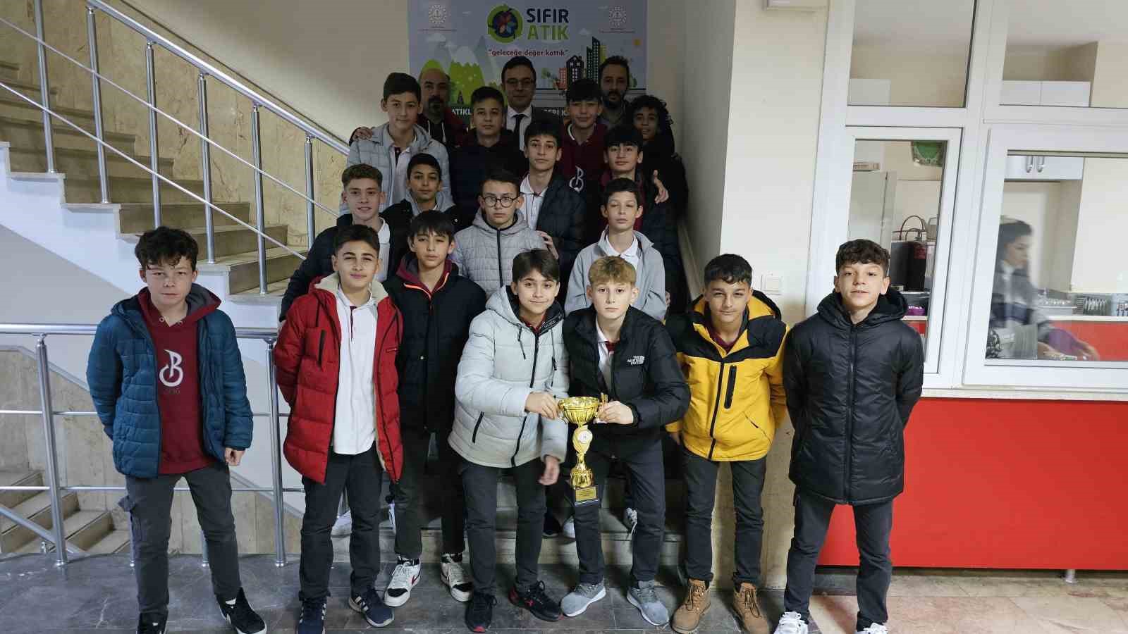Bandırma’da okul sporlarında Balıkesir 1’incisi oldular
