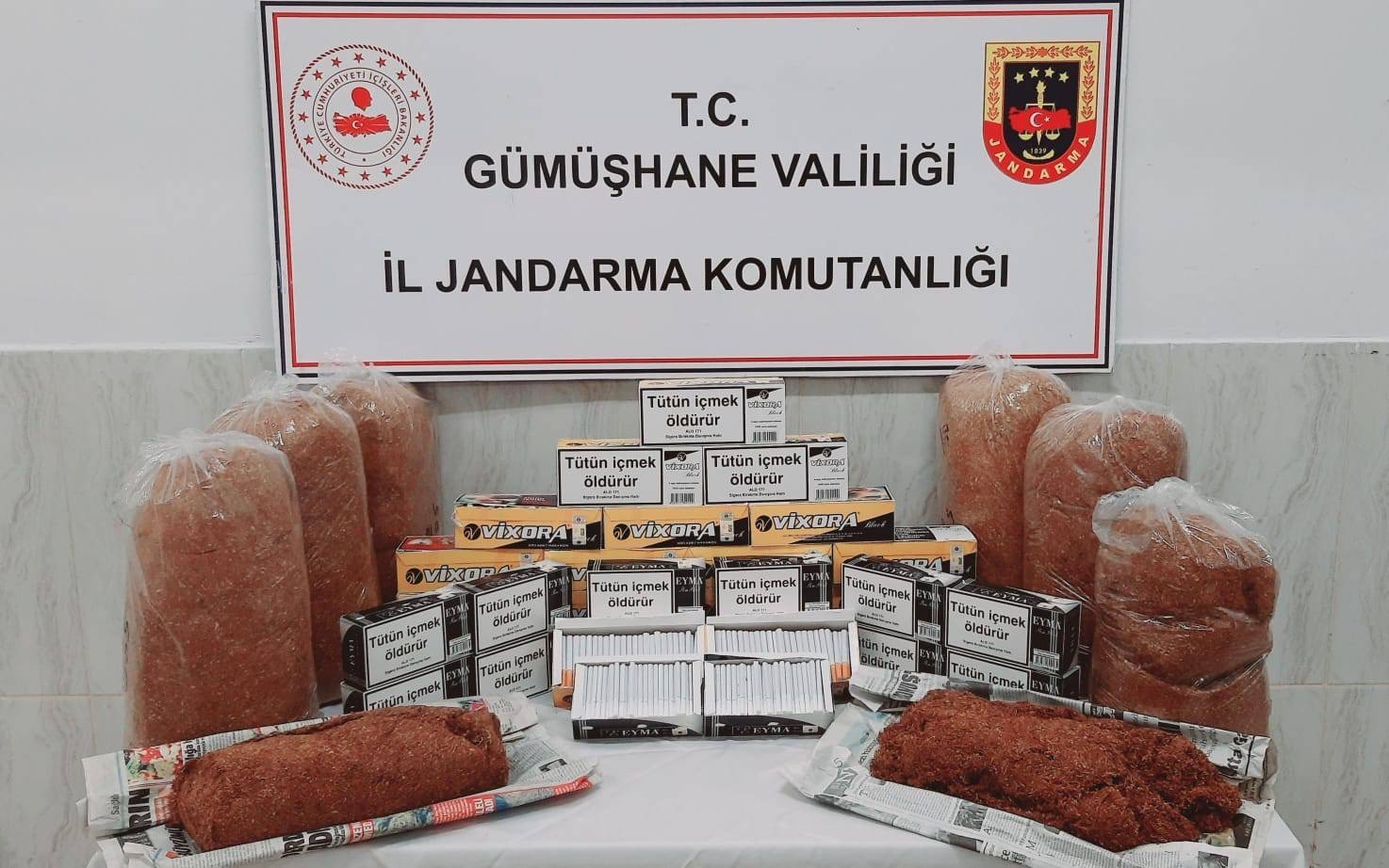 G&uuml;m&uuml;şhane&rsquo;de jandarma ekiplerinin yaptığı operasyonda &ccedil;ok sayıda ka&ccedil;ak t&uuml;t&uuml;n &uuml;r&uuml;n&uuml; ele ge&ccedil;irildi
