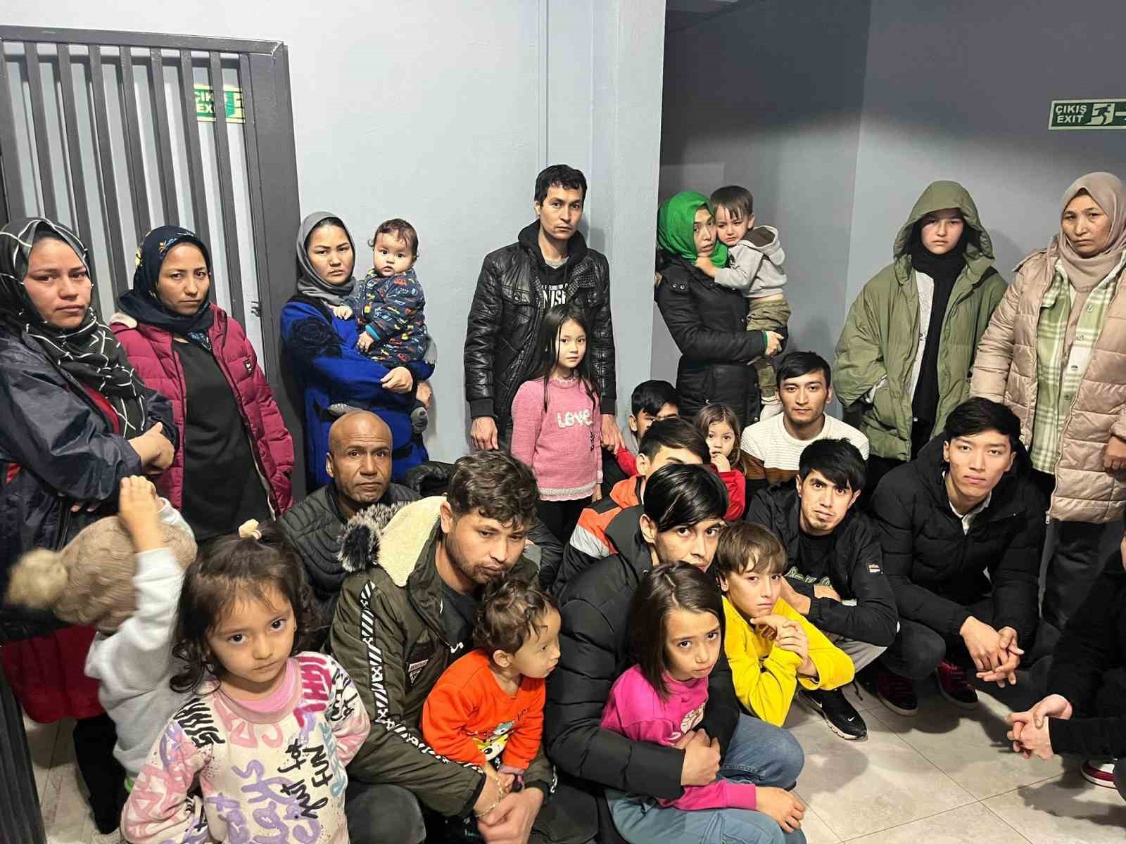 Balıkesir’de 30 düzensiz göçmen yakalandı