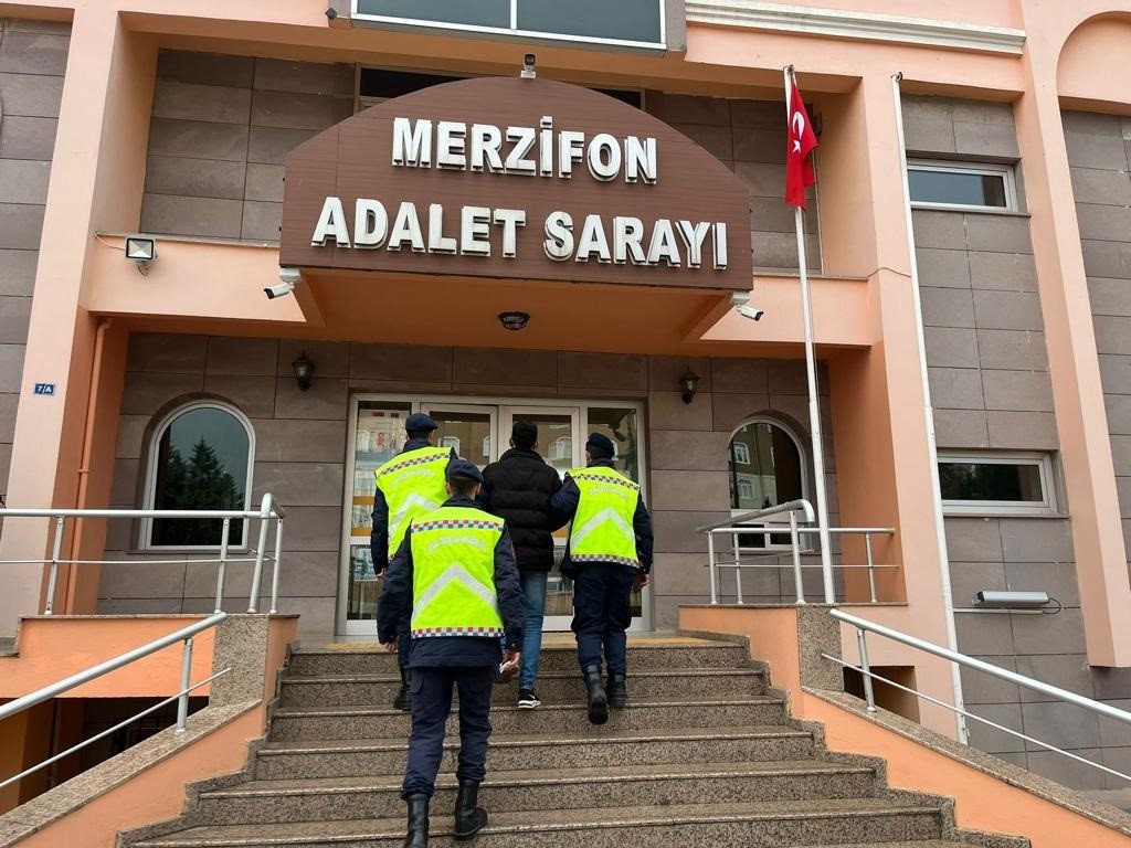 Amasya’da uyuşturucudan 22,5 yıl hapis cezası bulunan şahıs yakalandı