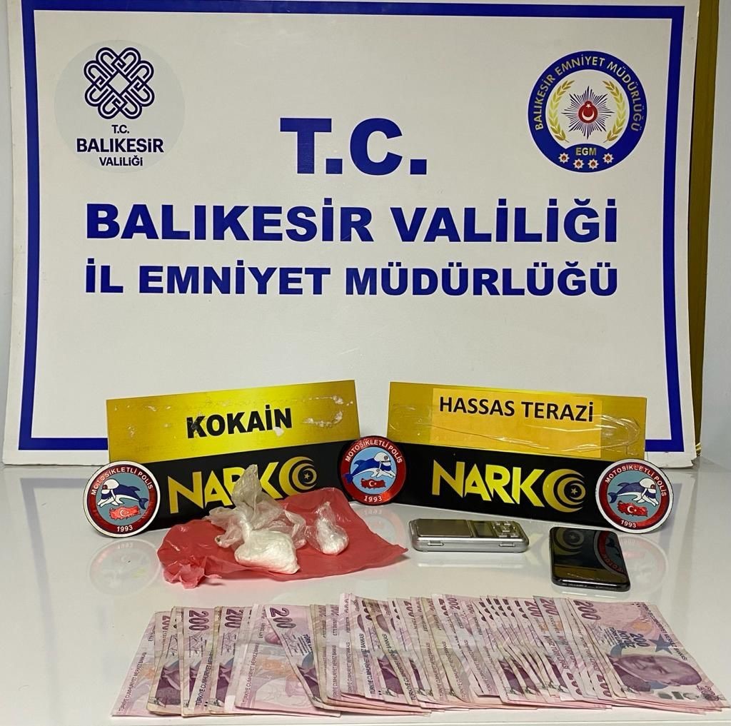’Dur’ ihtarına uymayıp kaçan araçtan cinayet zanlısı çıktı