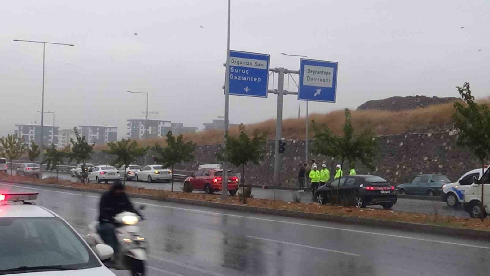 Kayganlaşan yol kaza getirdi