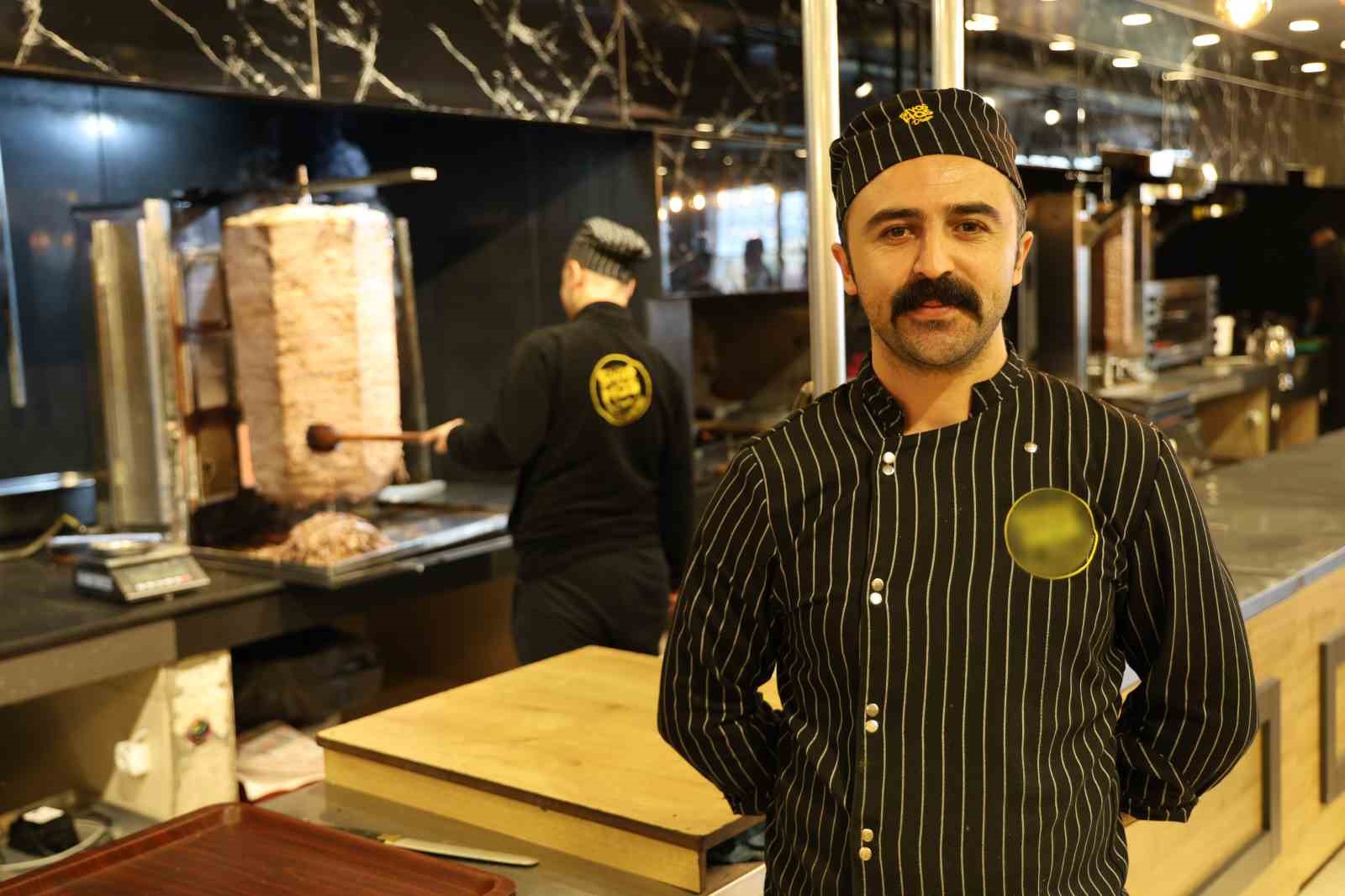 Damak &ccedil;atlatan lezzet: Sivas D&ouml;neri
