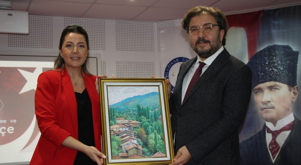 Rekt&ouml;r S&uuml;leyman Kızıltoprak: "T&uuml;rk&ccedil;e yaşayan diller arasında en &ouml;nemli dildir"
