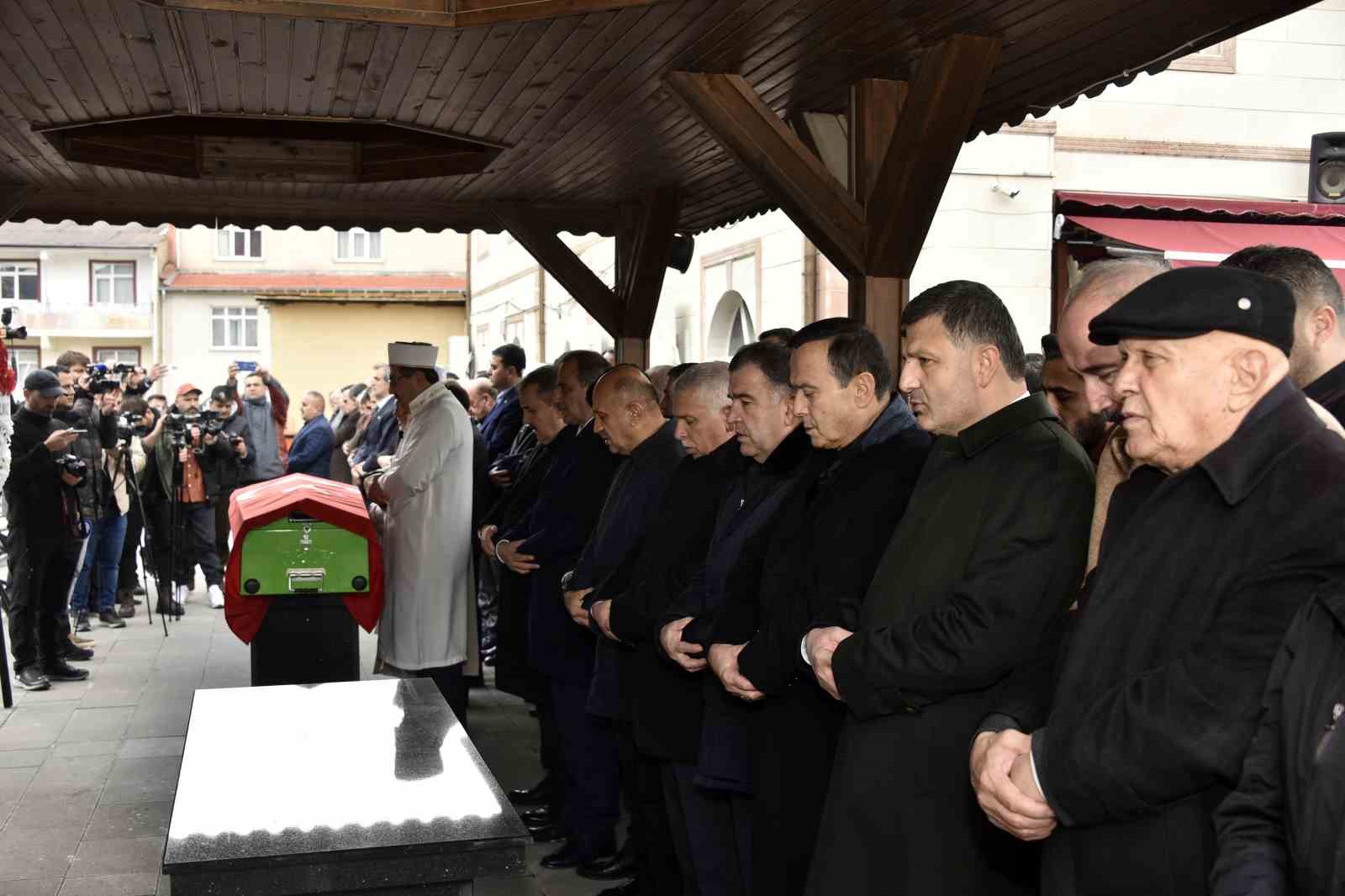 Dr. Mustafa &Ccedil;alık son yolculuğuna uğurlandı
