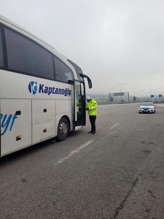 Başkasına ait ehliyet kullanan 8 sürücünün belgesi iptal edildi