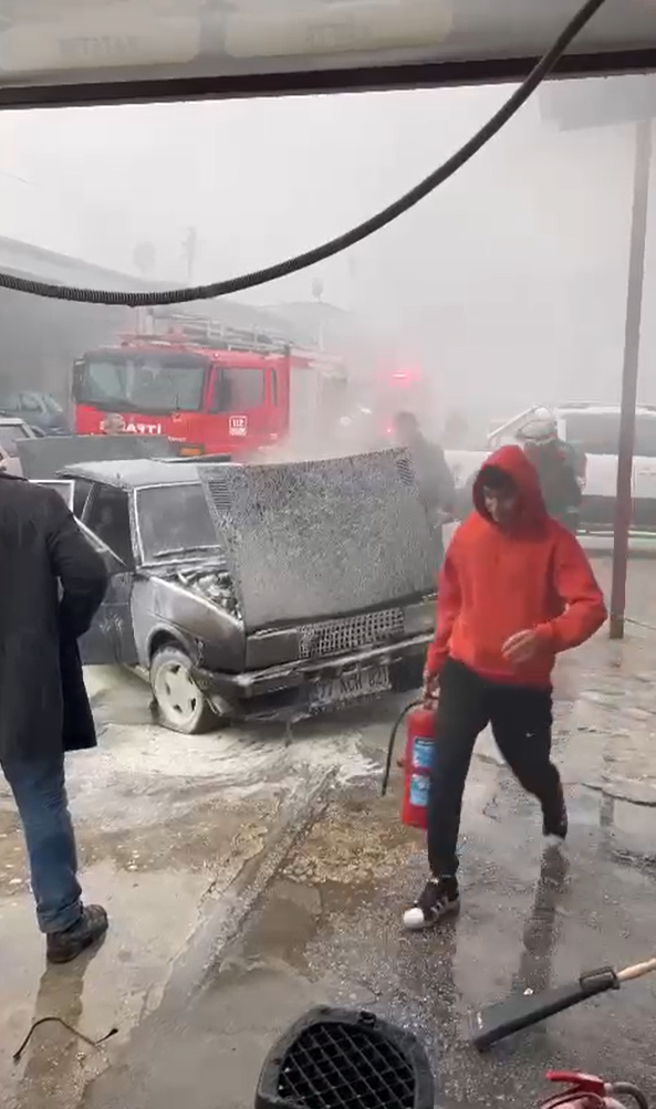Yalova’da otomobil yangını