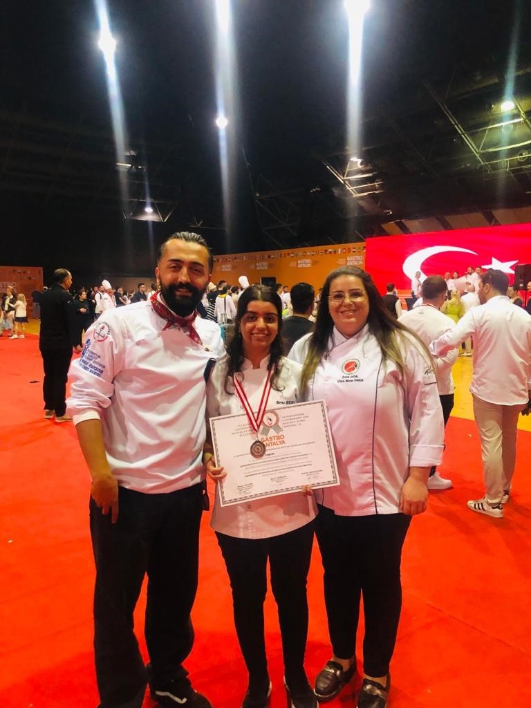 &Uuml;niversite &ouml;ğrencileri, &ldquo;Gastro Antalya&rdquo; yarışmasında 4 altın madalyanın sahibi oldu
