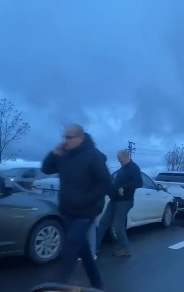 Yalova&rsquo;da 6 ara&ccedil;lı zincirleme kaza
