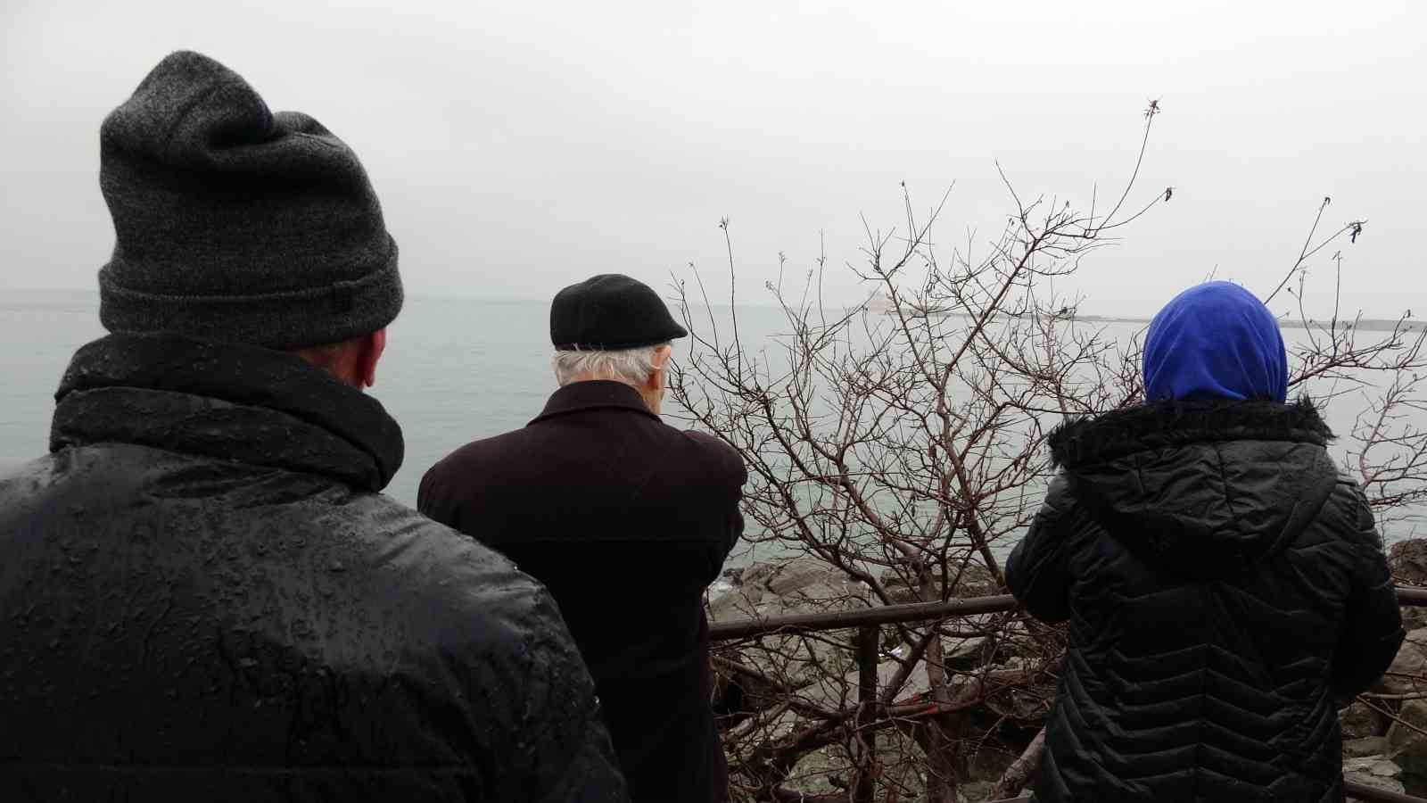 Kafkametler&rsquo;in 7 m&uuml;rettebatının aileleri bekleyişlerini s&uuml;rd&uuml;r&uuml;yor
