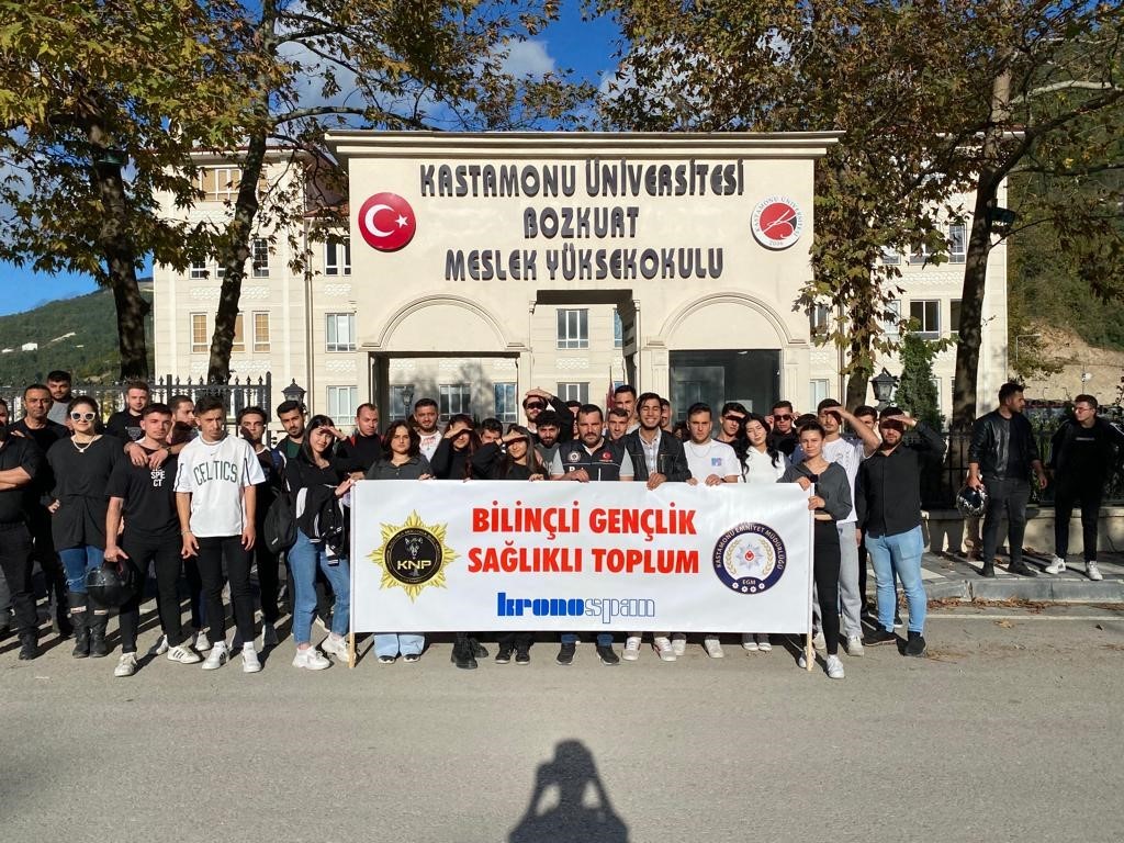 &Uuml;niversite &ouml;ğrencilerine maddi bağımlılığının zararları ve korunma yolları anlatıldı
