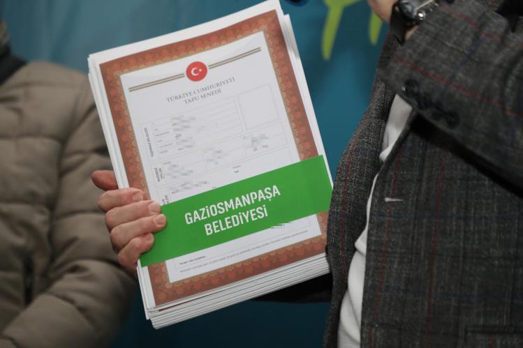 Gaziosmanpaşa’da İstanbul Vadi Evleri 6. Kısım’daki hak sahipleri tapularına kavuştu