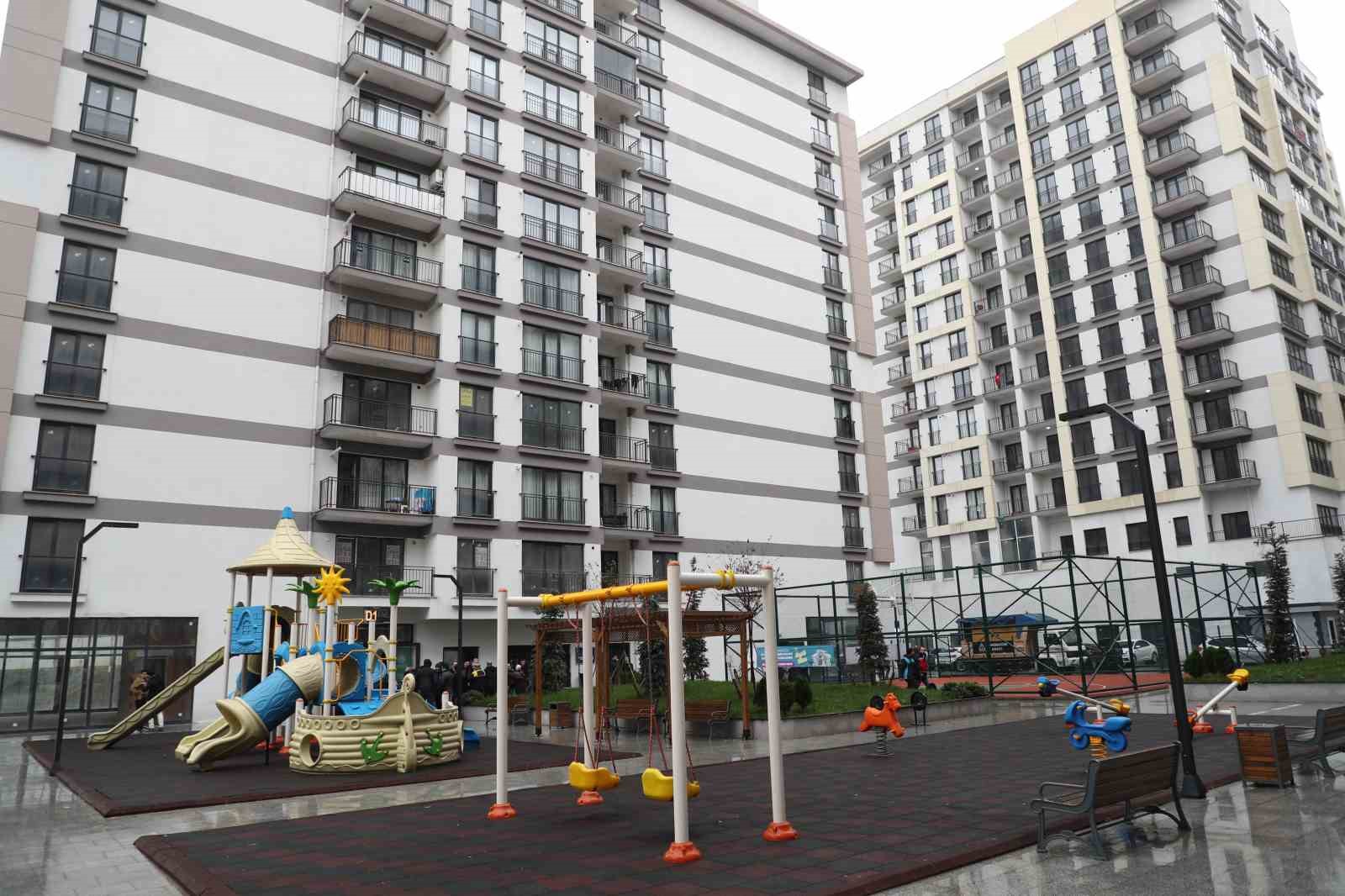 Gaziosmanpaşa&rsquo;da İstanbul Vadi Evleri 6. Kısım&rsquo;daki hak sahipleri tapularına kavuştu
