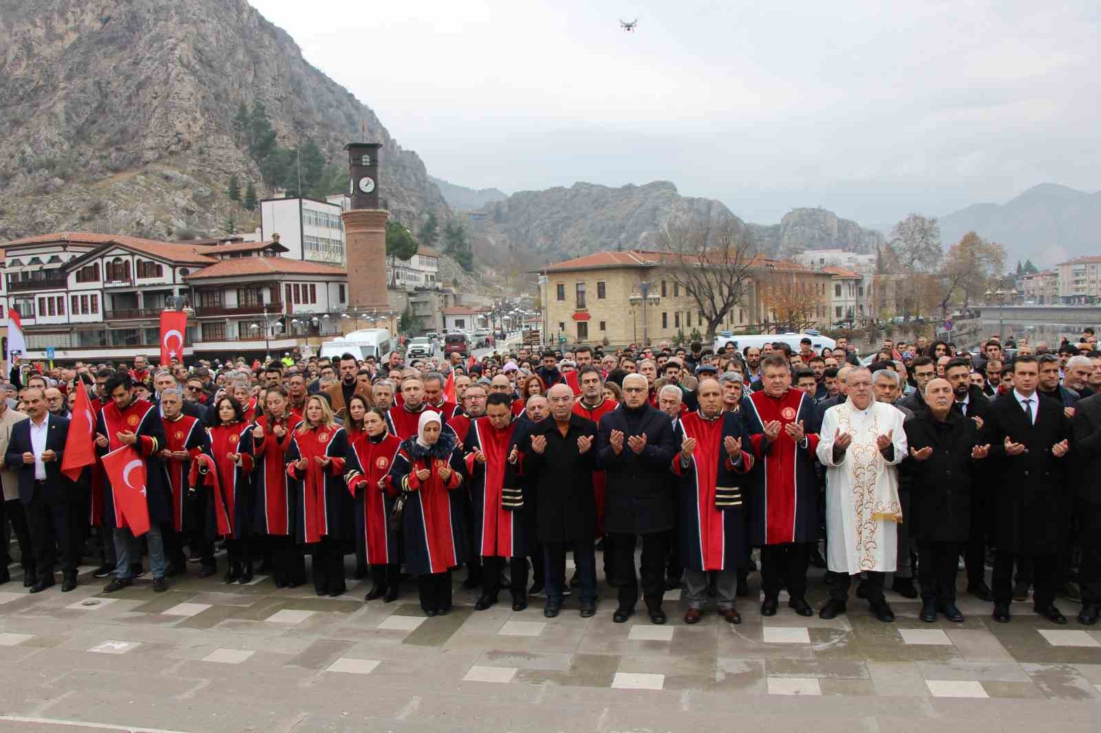 Amasya’da akademisyenlerden İsrail’in Gazze’deki vahşetine yürüyüşlü tepki