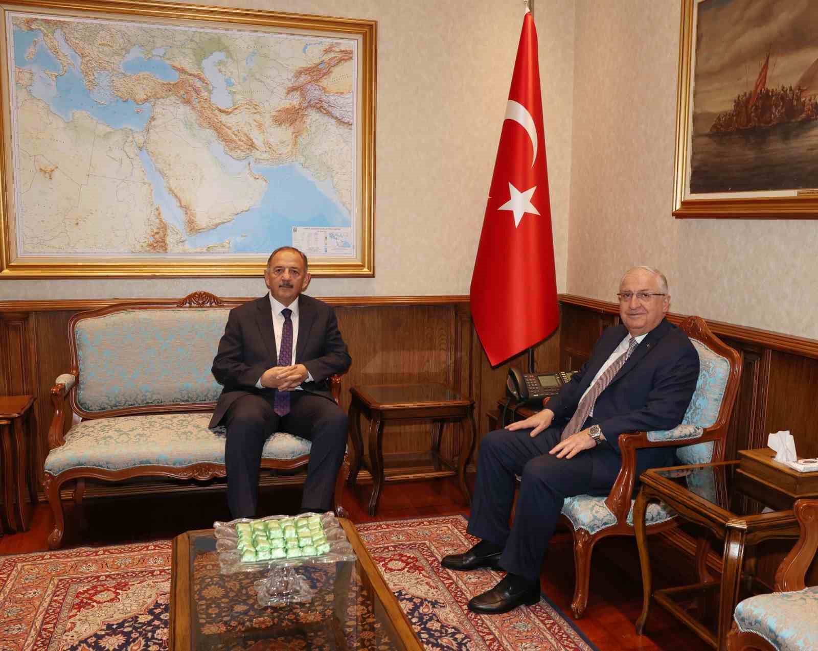 Bakan G&uuml;ler ve Bakan &Ouml;zhaseki bir araya geldi
