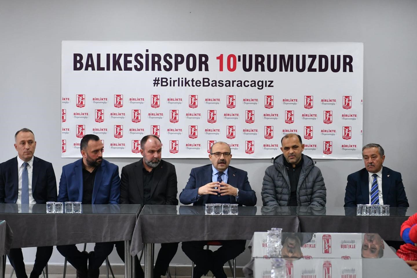 Vali İsmail Ustaoğlu’ndan Balıkesirspor’a destek ziyareti