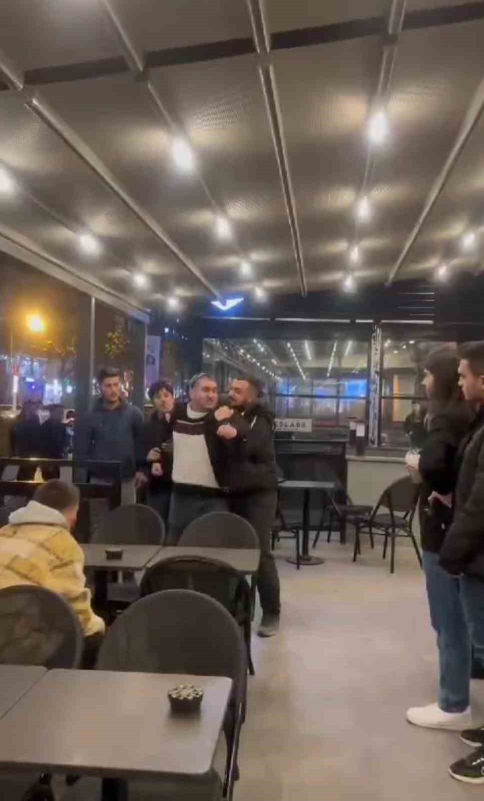 Niğde’de Starbucks protestosunda tartışma: 1 gözaltı