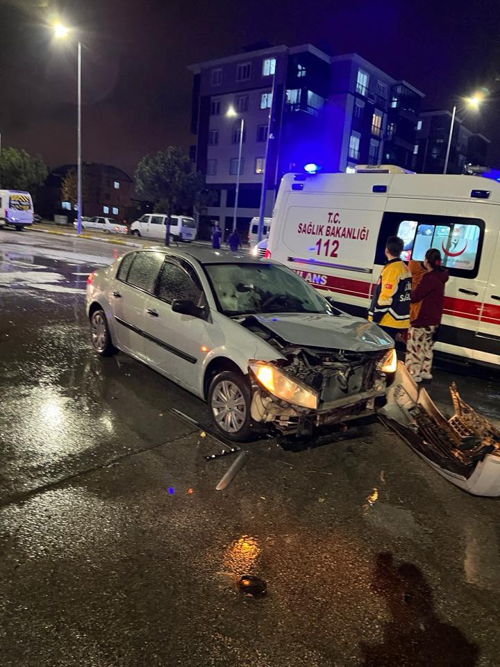 Isparta&rsquo;da trafik kazası: 2 yaralı
