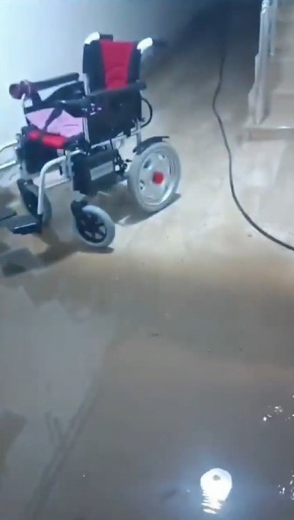 Diyarbakır&rsquo;da sağanak yağış sonrası ev ve sokakları su bastı
