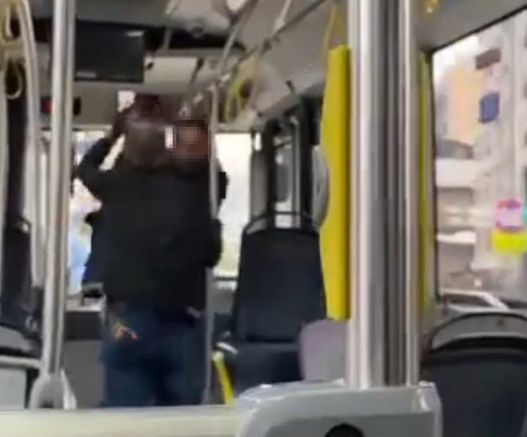 İzmir’de belediye otobüsünde bıçaklama anı kamerada
