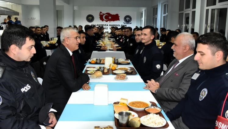 Polis adaylarına konferans verildi