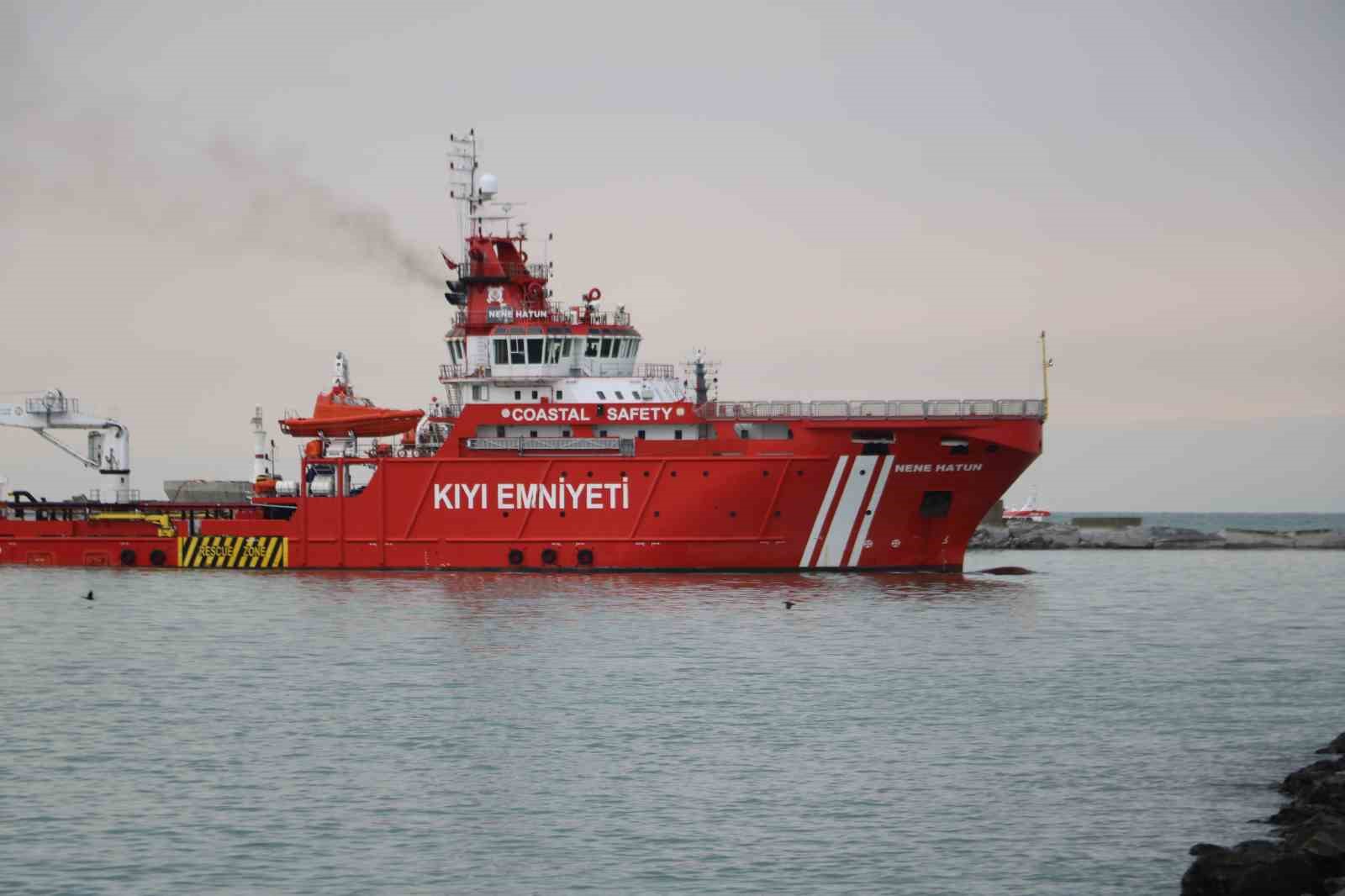 Karadeniz&rsquo;in zorlu şartlarına rağmen Kafkametler&rsquo;in 7 m&uuml;rettebatını arama &ccedil;alışmaları s&uuml;r&uuml;yor
