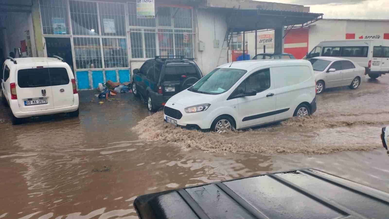 Osmaniye’de yağmur sonrası Düziçi Küçük Sanayi Sitesi göle döndü