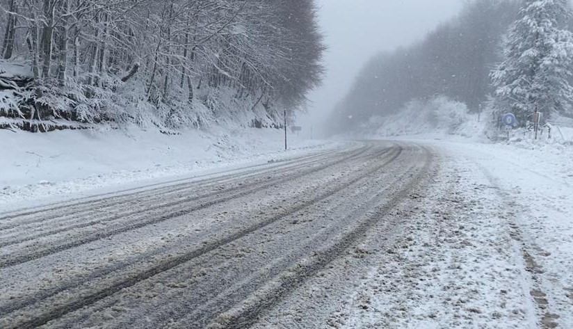 K&uuml;tahya Domani&ccedil;&rsquo;te kar yağışı
