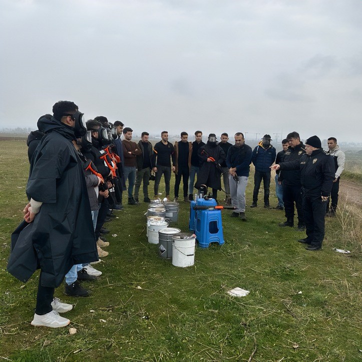 Muş’ta göz yaşartıcı gazlar ve gaz maskelerinin kullanım kursu verildi
