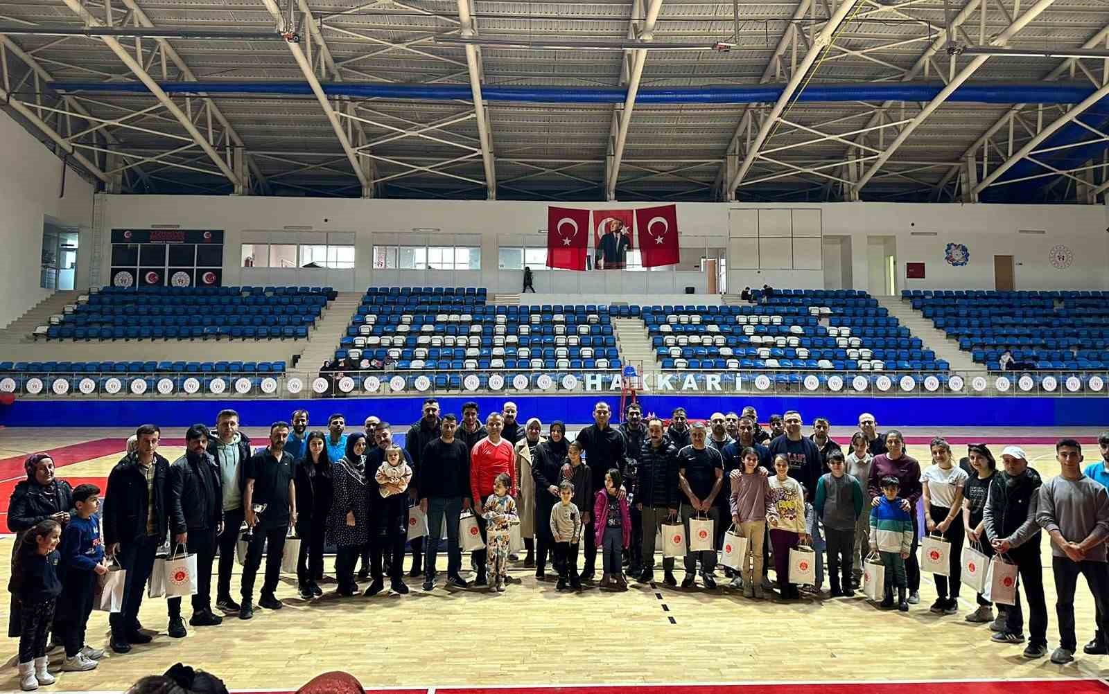 Hakkari’de masa tenisi turnuvası düzenledi