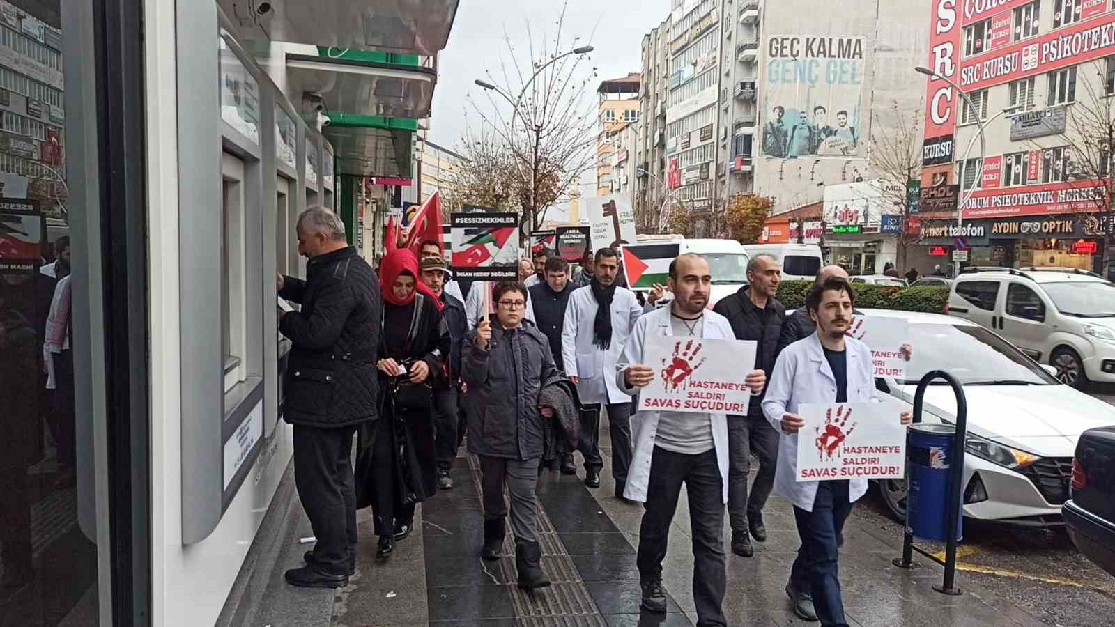 Sağlık &ccedil;alışanlarından Filistin i&ccedil;in &ldquo;sessiz y&uuml;r&uuml;y&uuml;ş&rdquo;
