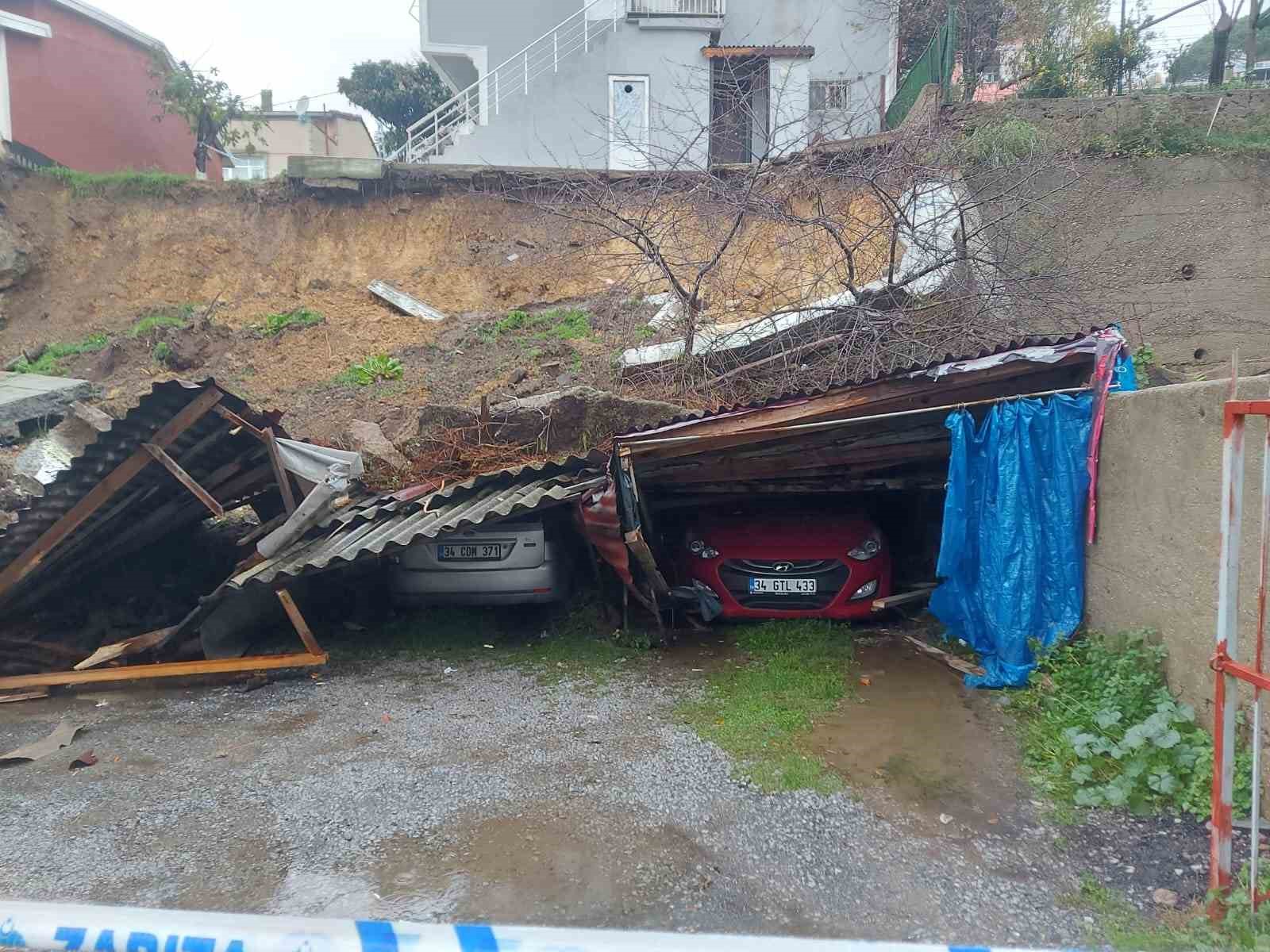 Sarıyer’de istinat duvarı çöktü: 4 araçta hasar oluştu, 1 bina boşaltıldı 