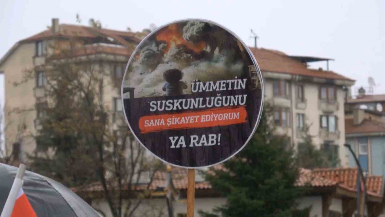 K&uuml;tahya&rsquo;da sağlık &ccedil;alışanlarından Filistin i&ccedil;in "sessiz y&uuml;r&uuml;y&uuml;ş"
