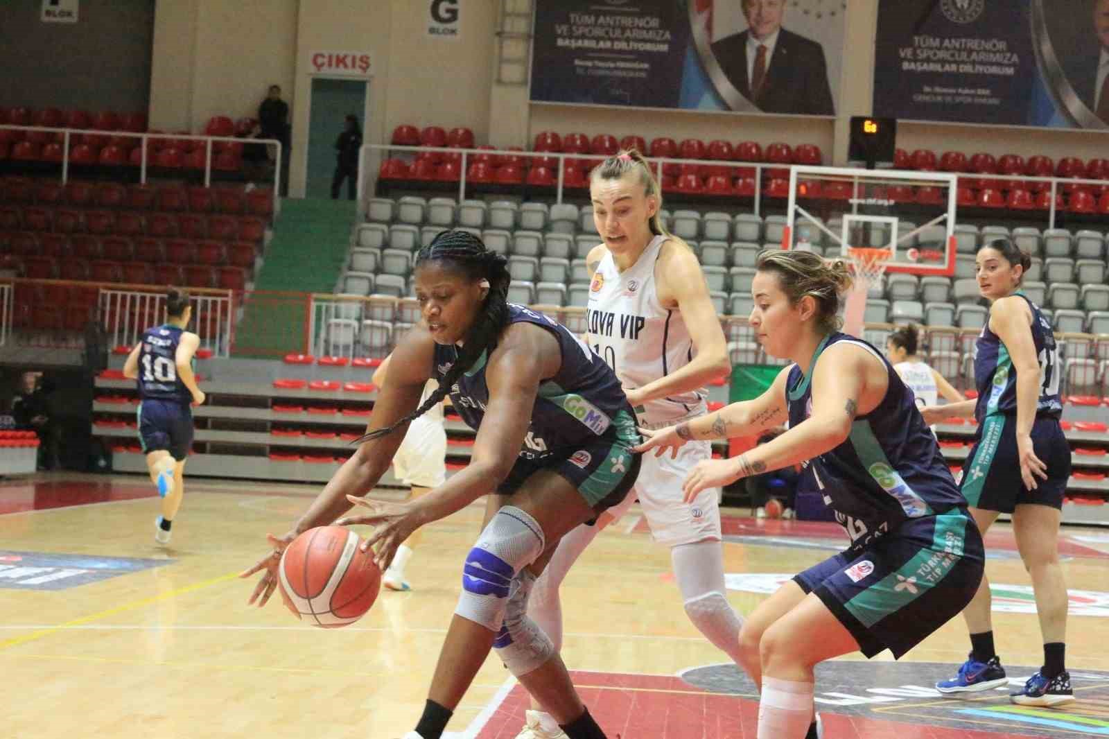 Yalova VİP evinde Adana’yı 82-78 yendi