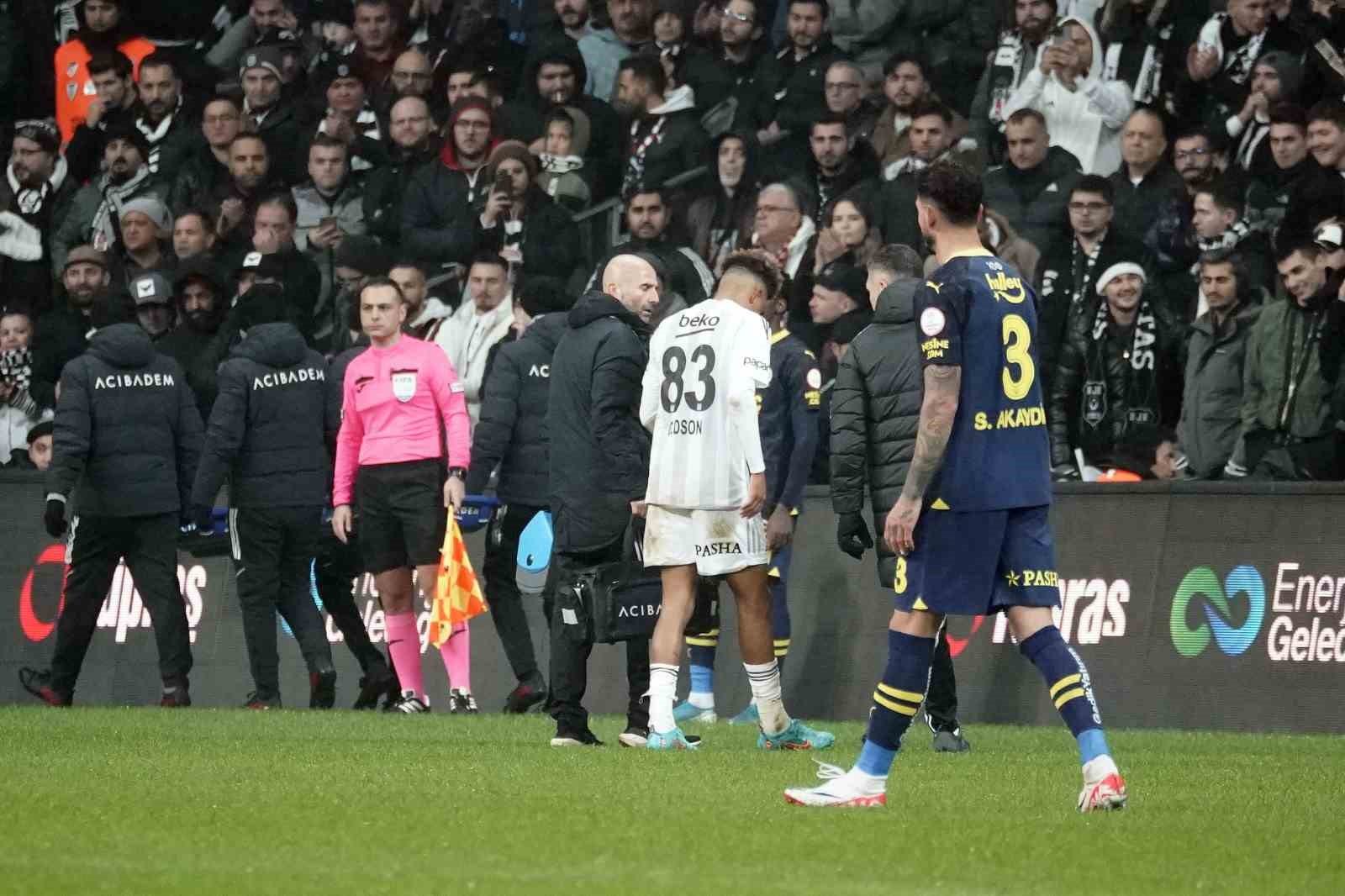 Trendyol Süper Lig: Beşiktaş: 1 - Fenerbahçe: 1 (İlk yarı)
