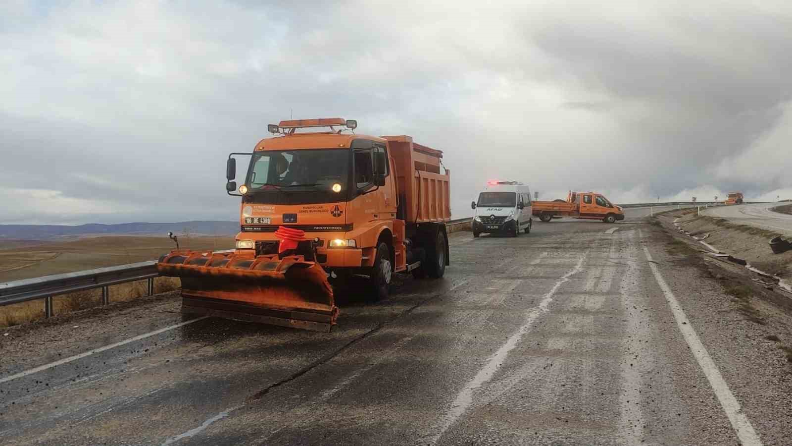 Mazot y&uuml;kl&uuml; tanker ile tır &ccedil;arpıştı: 1 yaralı 