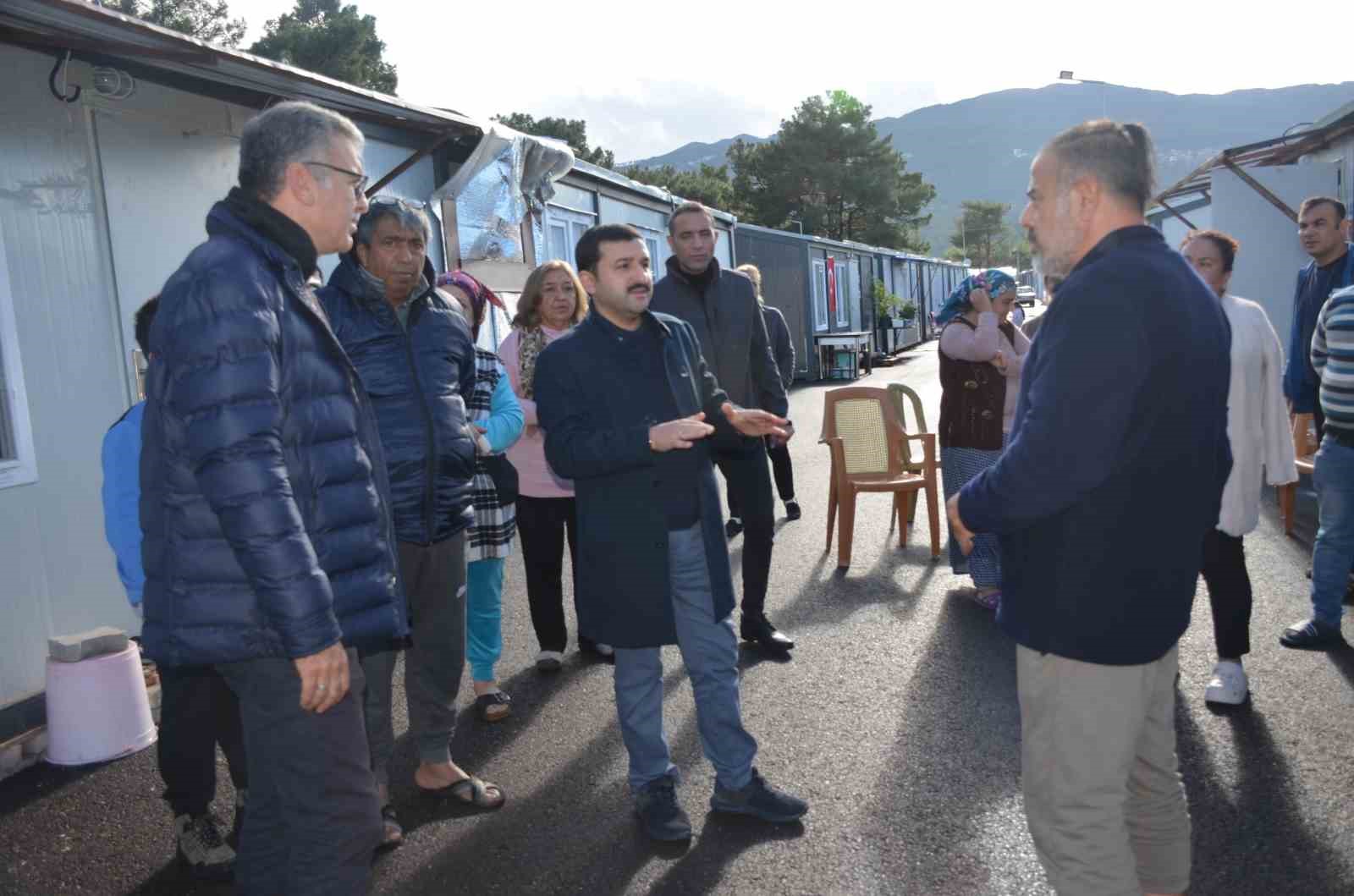 Belen Kaymakamı Yılmaz, konteyner kentlerde incelemelerde bulundu
