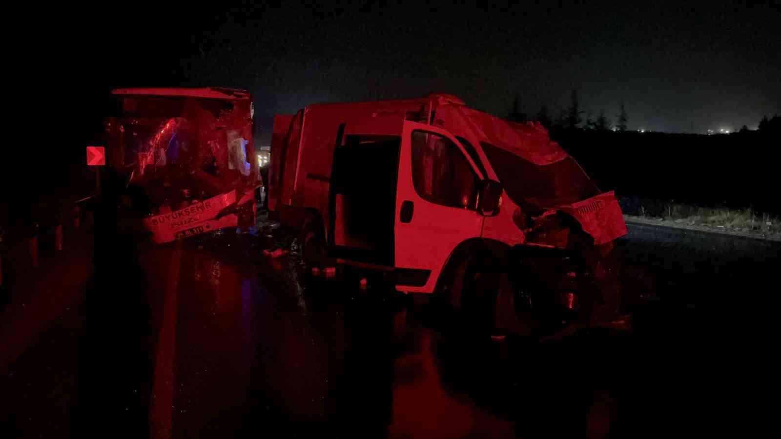 Eskişehir’de 2 belediye otobüsü ile 1 karavan çarpıştı: 14 kişi yaralandı 