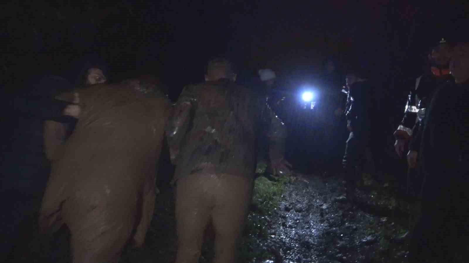 Zonguldak&rsquo;ta ikinci b&uuml;y&uuml;k heyelan: İş makineleri g&ouml;&ccedil;&uuml;k altında kaldı, yaralılar var 