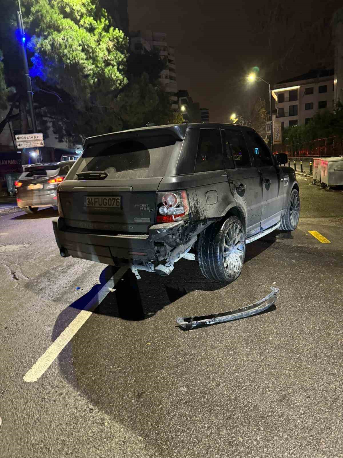 Kadıköy’de alkollü sürücü ışıklarda duran araçlara çarptı: 1 ağır yaralı