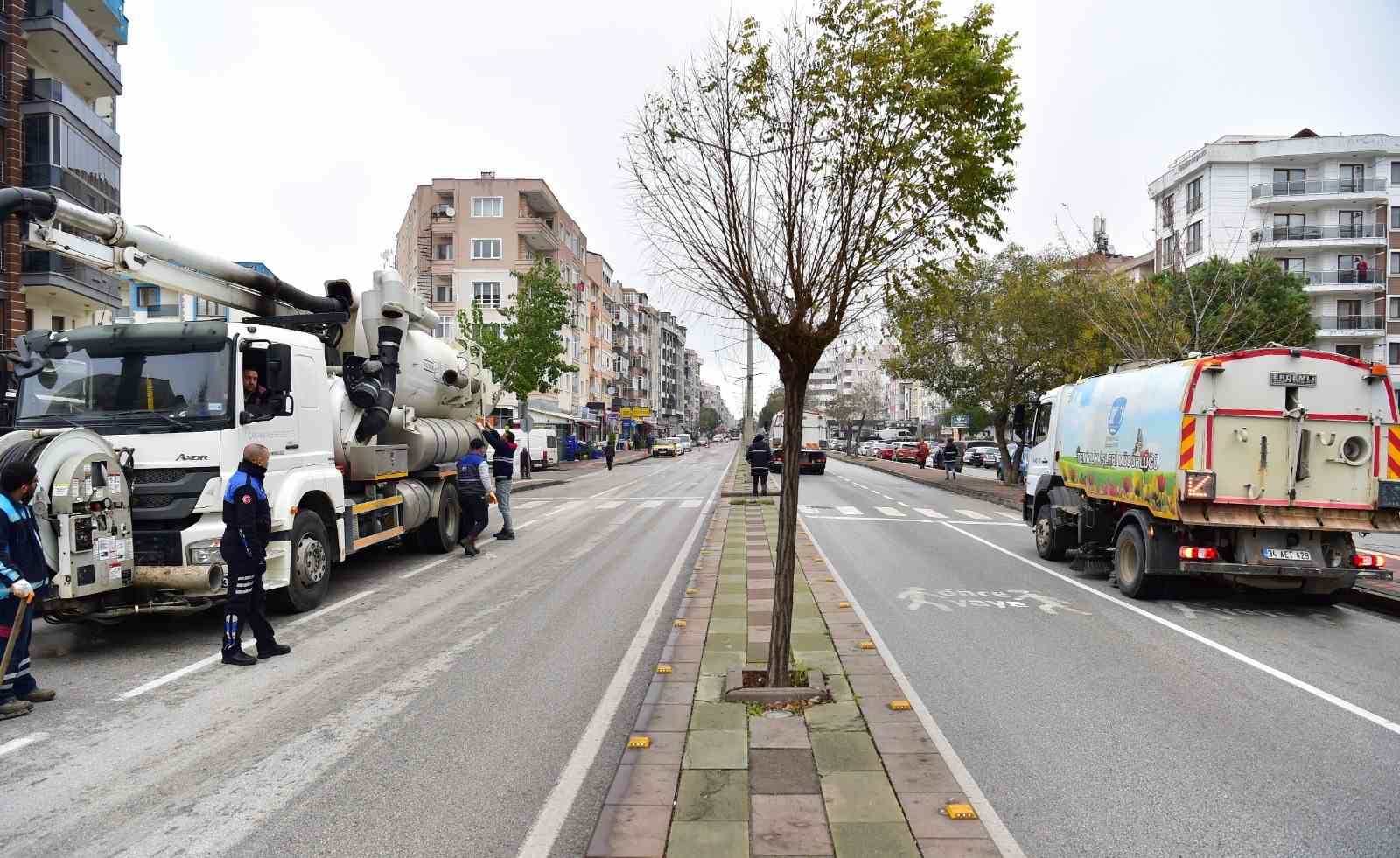 Atatürk Caddesinde genel temizlik çalışması gerçekleştirildi