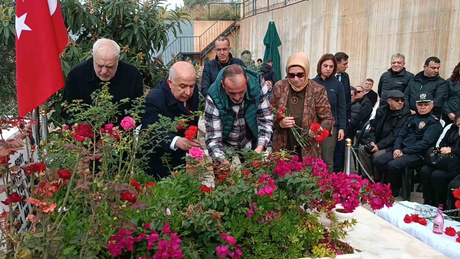 Şehit Emniyet Müdürü Altuğ Verdi mezarı başında anıldı