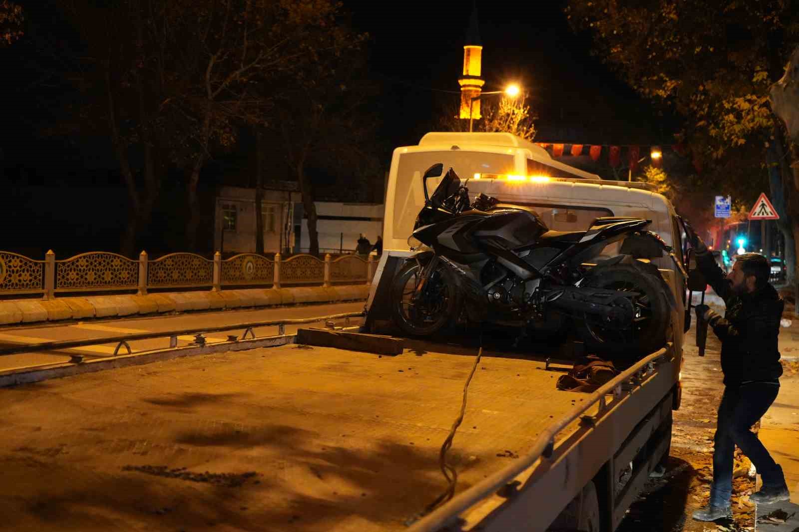 Yola atlayan başıboş k&ouml;pek, motosiklet s&uuml;r&uuml;c&uuml;s&uuml;n&uuml;n &ouml;l&uuml;m&uuml;ne neden oluyordu
