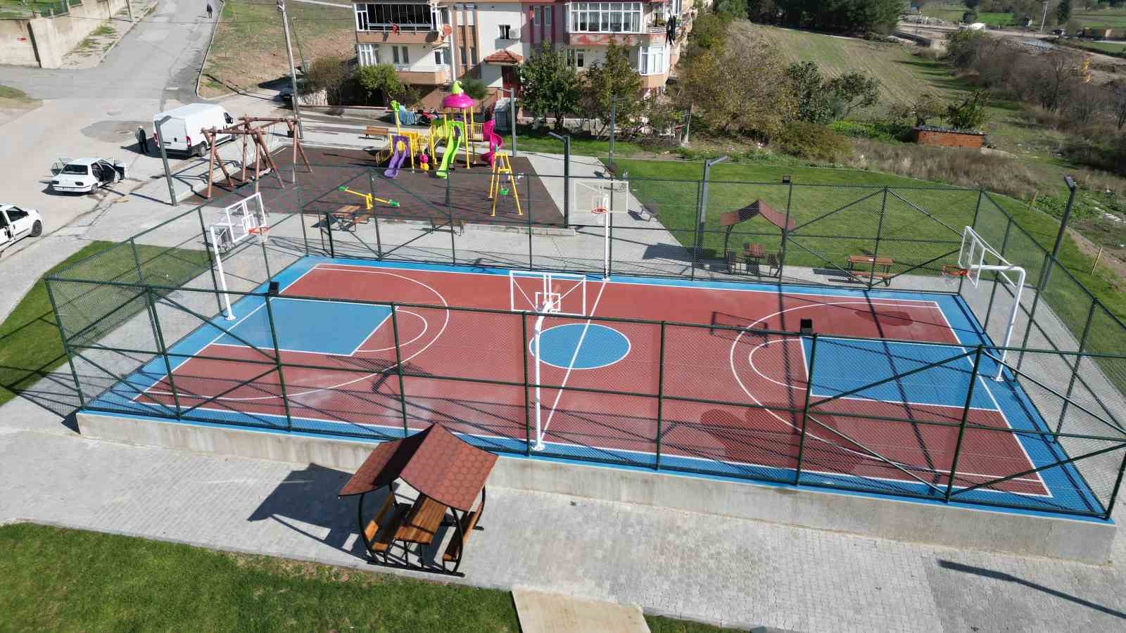 Karesi’de semt spor sahaları açılıyor