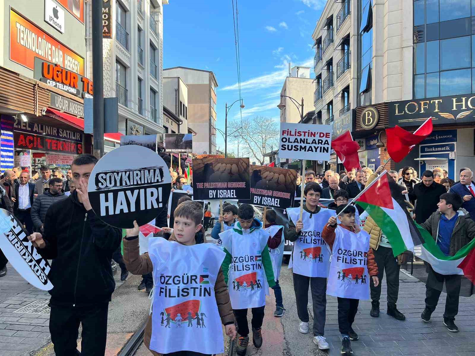 Bursa&rsquo;da &lsquo;D&uuml;nya İnsan Hakları G&uuml;n&uuml;&rsquo; nedeniyle Filistin&rsquo;e destek i&ccedil;in binlerce kişi y&uuml;r&uuml;d&uuml;
