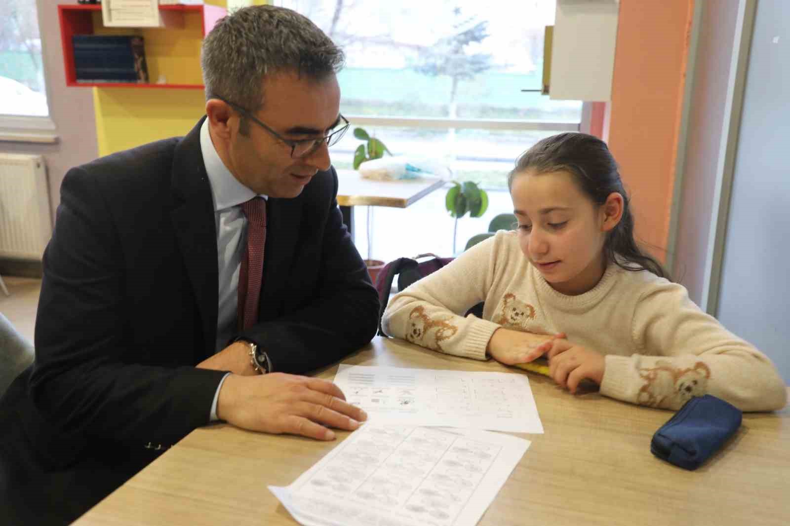 Ağrı Gen&ccedil;lik ve Spor İl M&uuml;d&uuml;r&uuml; Din, Gen&ccedil;lik Merkezi&rsquo;ni ziyaret etti

