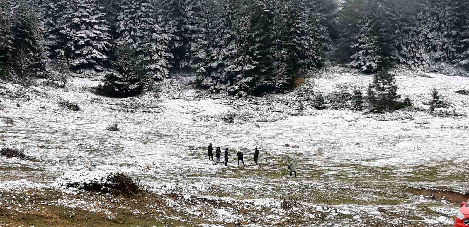 Bolu’nun yüksek kesimleri beyaz örtüyle kaplandı