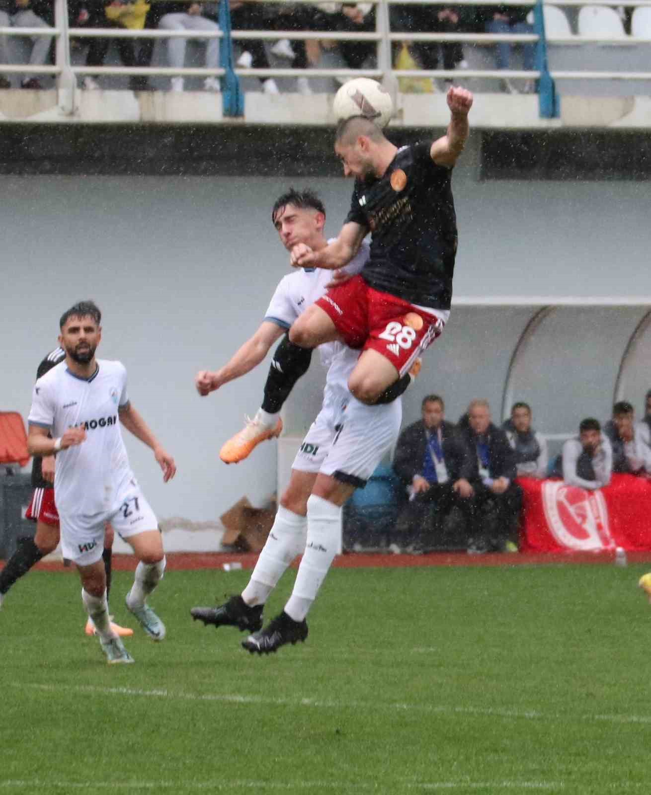 TFF 3. Lig: Pazarspor: 0 - Batman Petrolspor: 1