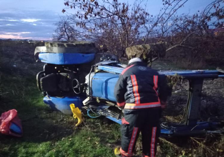 Kontrolden çıkan traktör devrildi: 1 yaralı